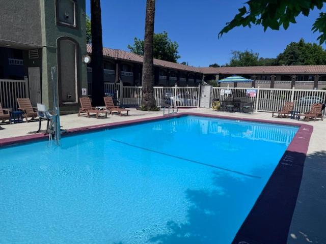Travelodge By Wyndham Redding Ca Экстерьер фото